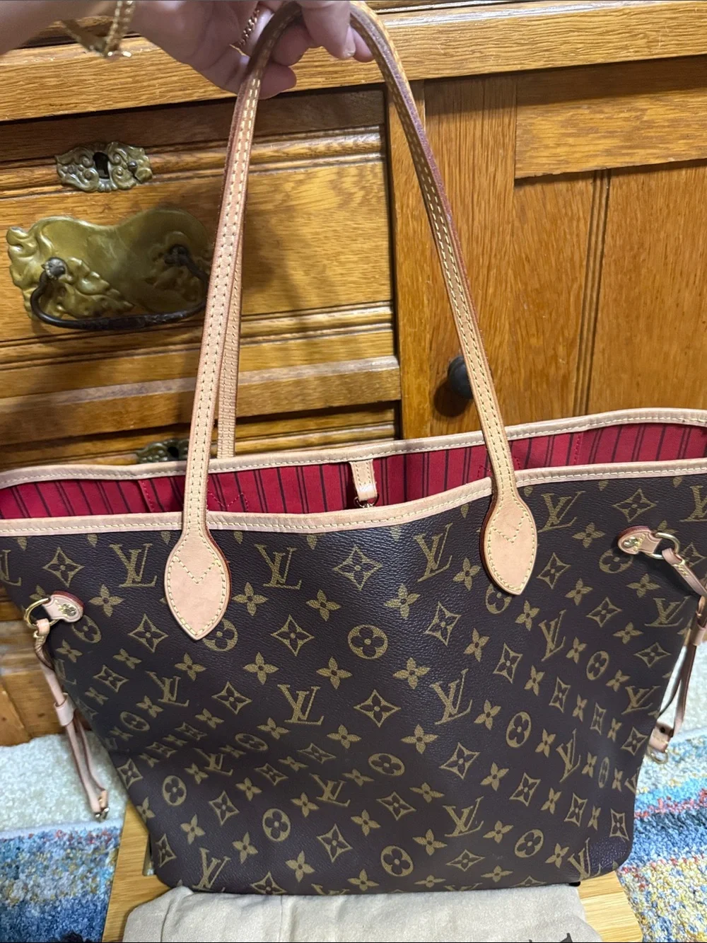 Louis Vuitton Monogram Canvas Neverfull MM.Comes with pouch as well